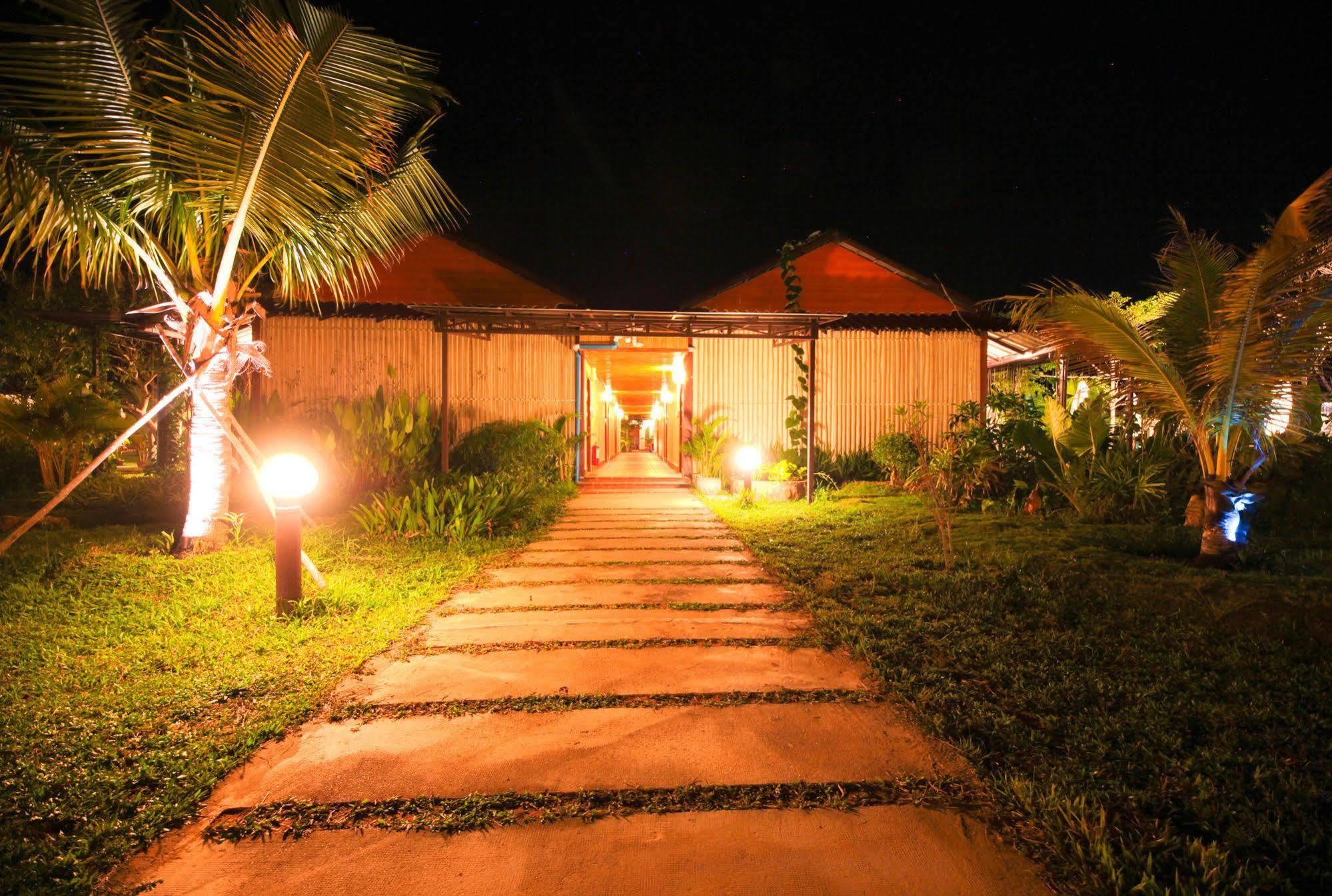Twin Palms Resort Sihanoukville Exterior foto